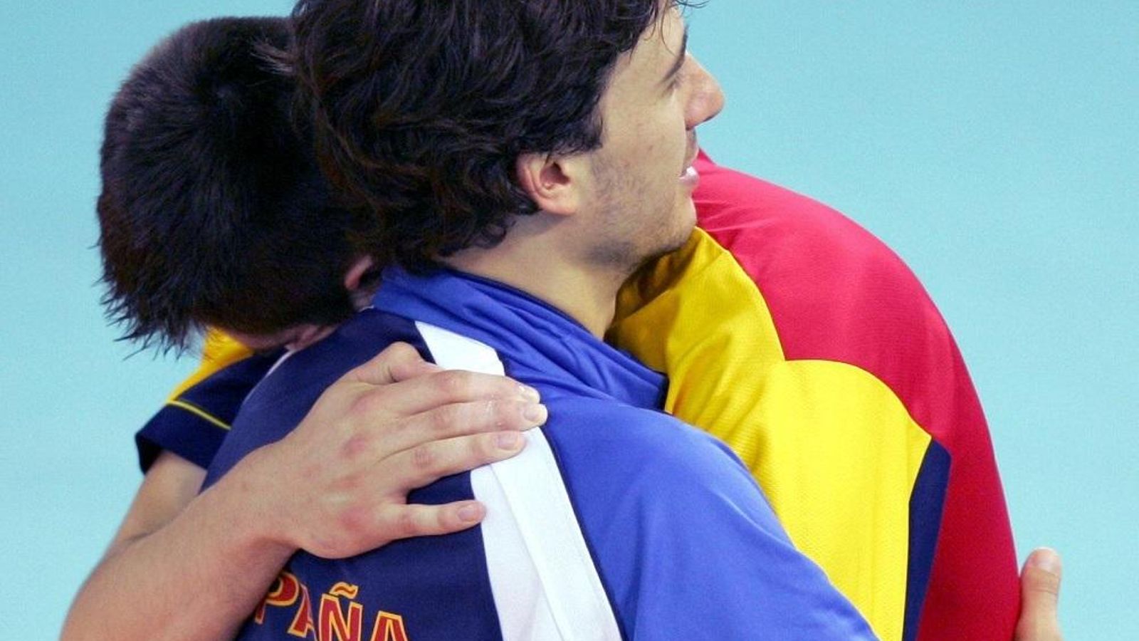 Miguel Ángel Falasca, abrazado a su compañero Moltó.