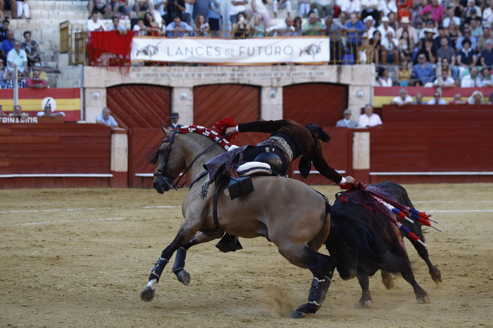 Las mejores imágenes de la corrida de toros de Diego Ventura, Talavante y Pablo Aguado, en Almería
