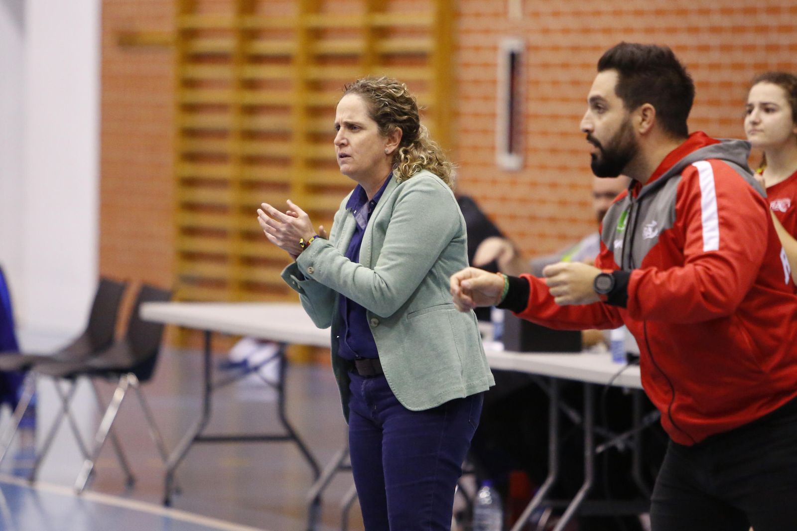 Maribel Piñar da instrucciones a sus jugadoras.
