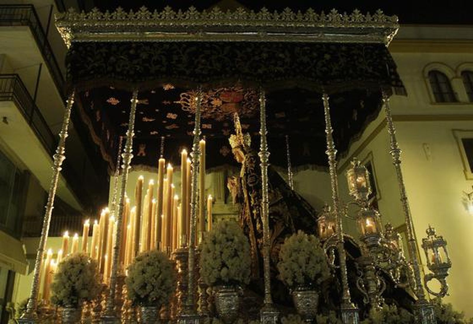 Sevilla acompaña a Montserrat

Foto: Jose Angel Garcia