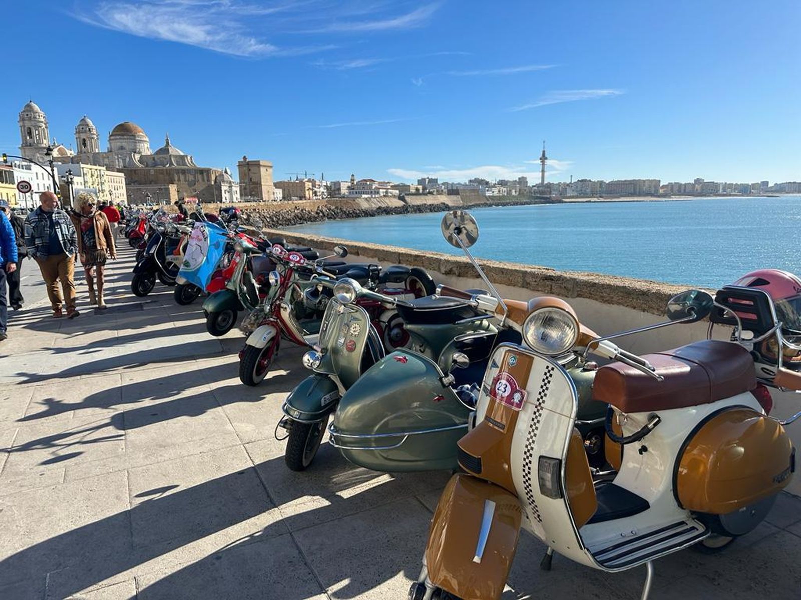 Vespas en el Campo del Sur