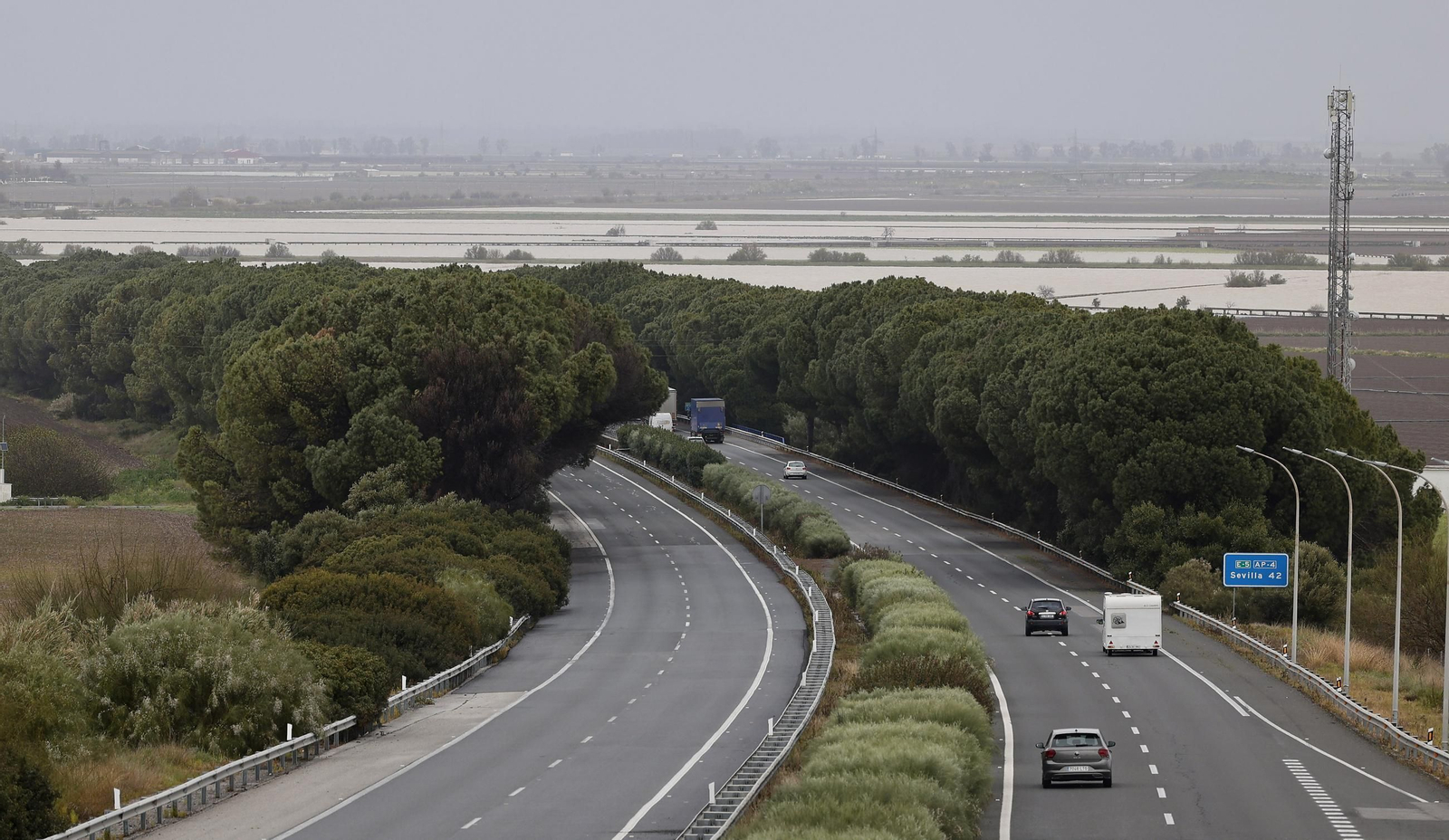 Las imágenes de las inundaciones en Los Palacios y las Cabezas de San Juan