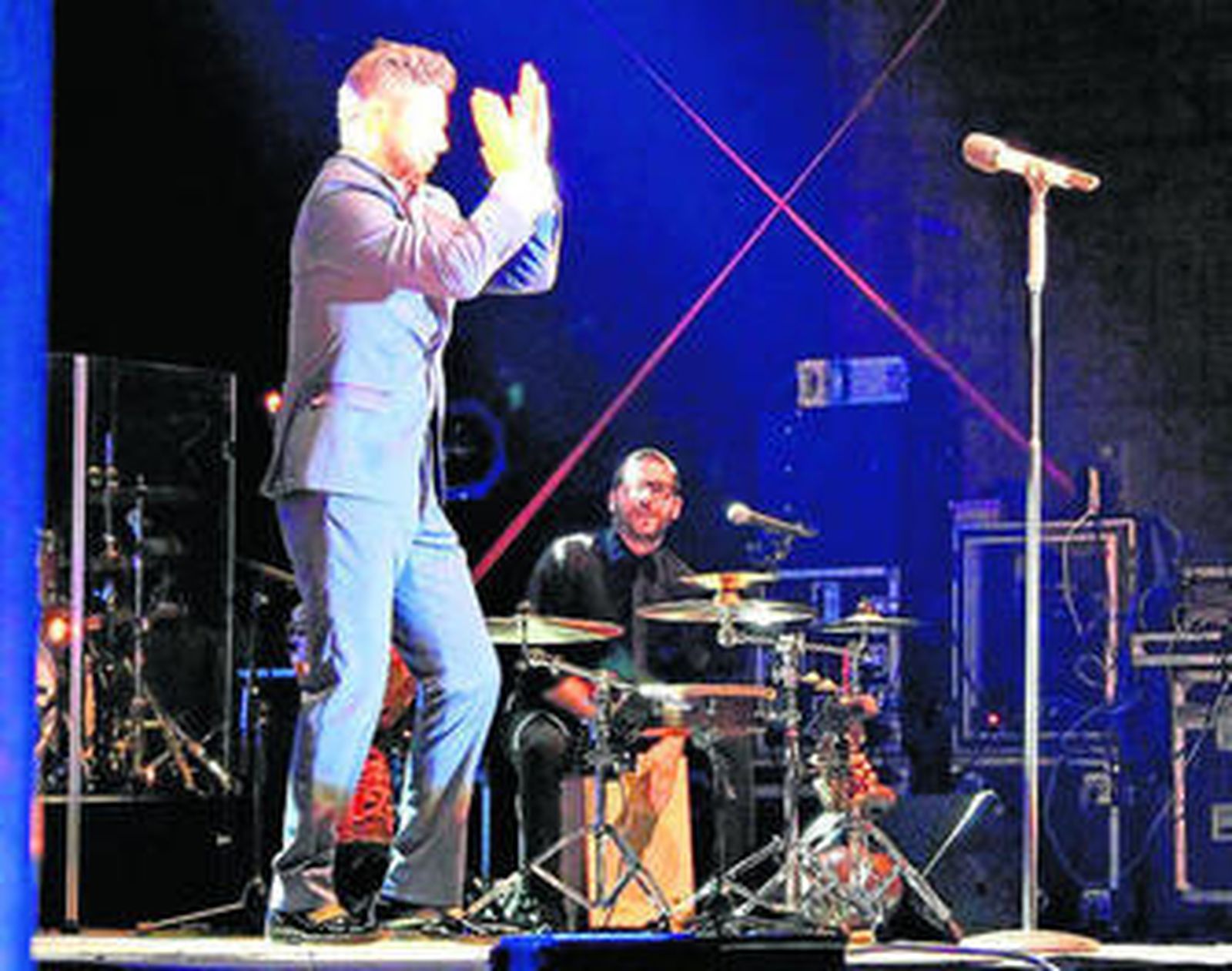 Miguel Poveda, en uno de los primeros temas de su nuevo espectáculo.