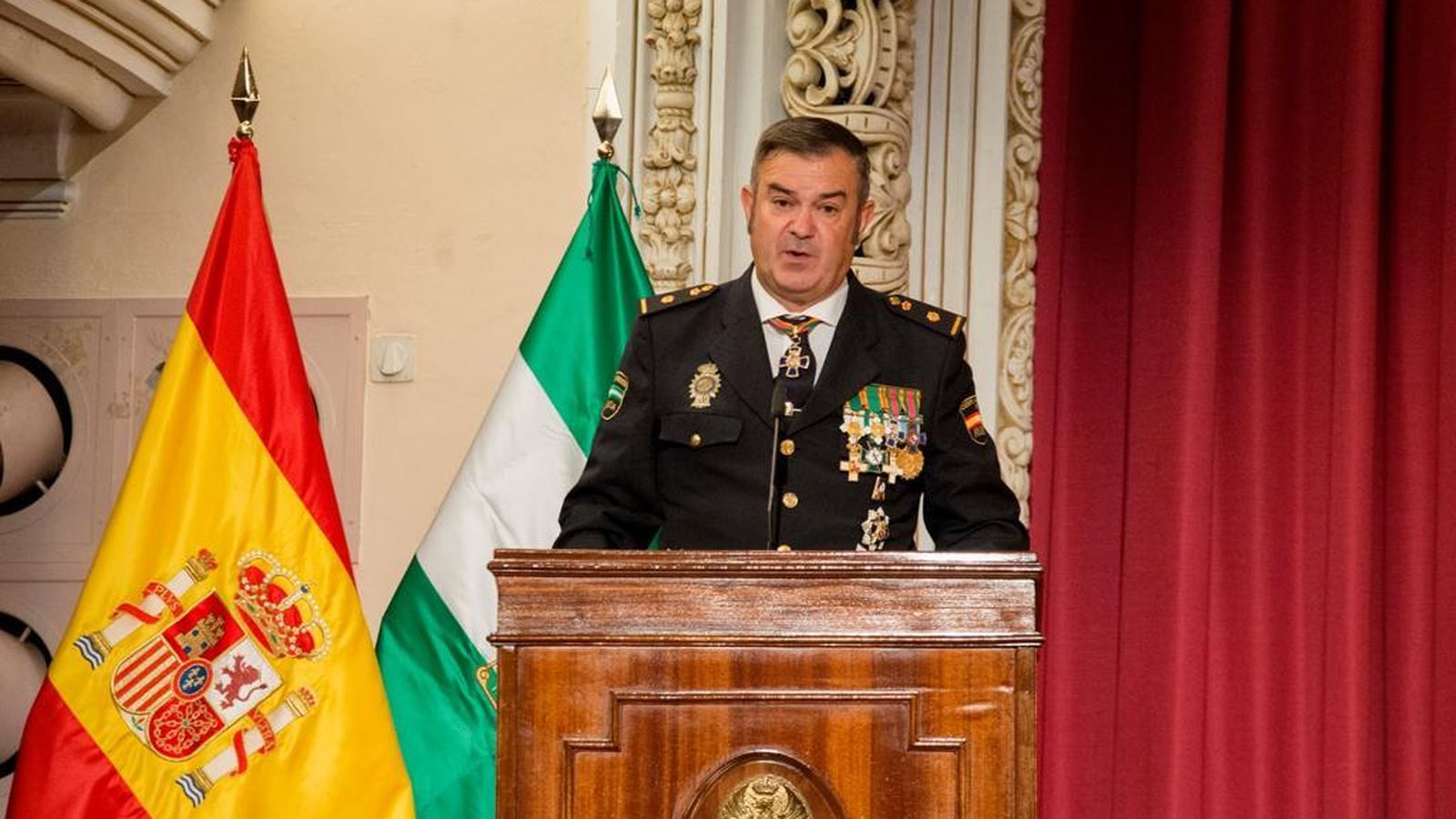 Juan León durante un discurso.