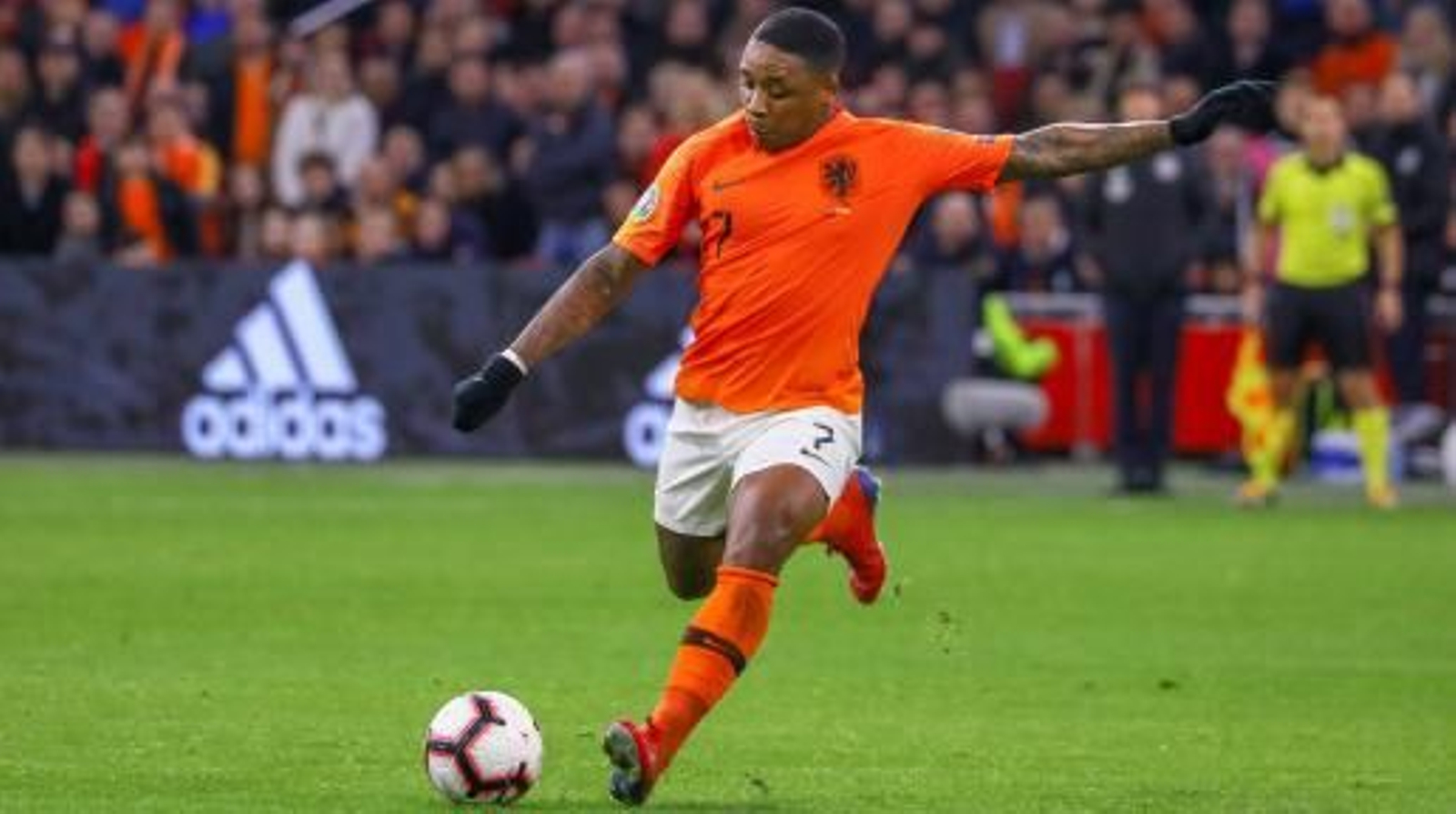 Bergwijn, en un partido con la selección de Holanda.