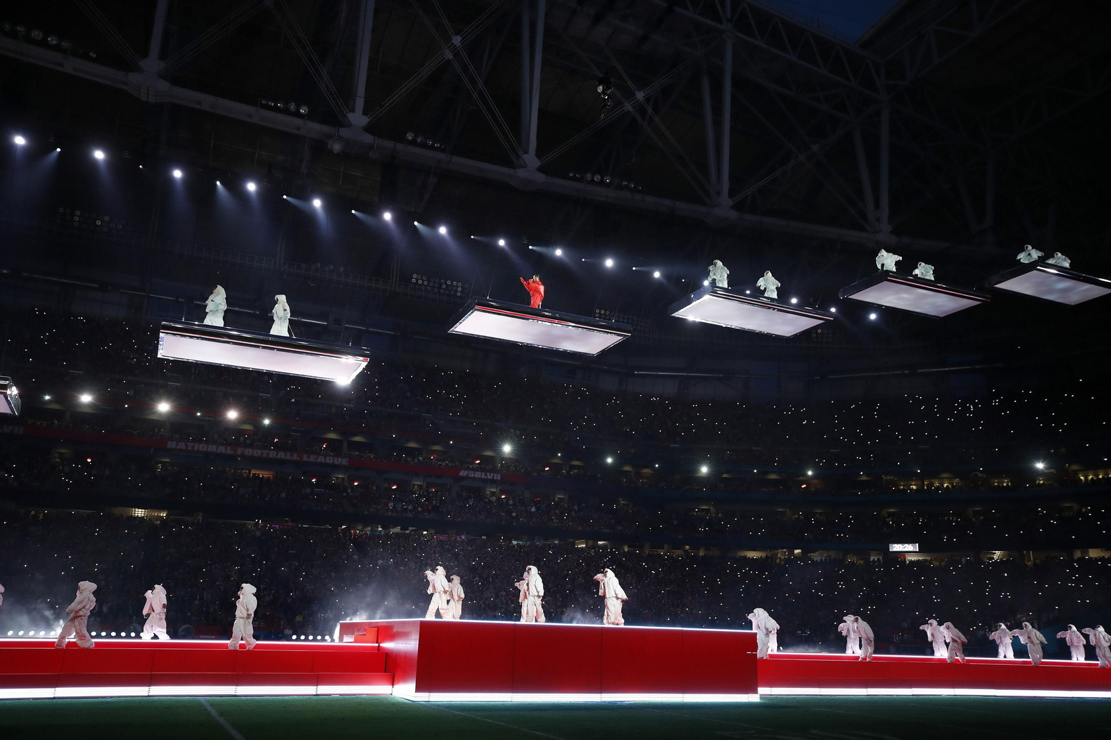 Las imágenes de la actuación de Rihanna en la Super Bowl 2023