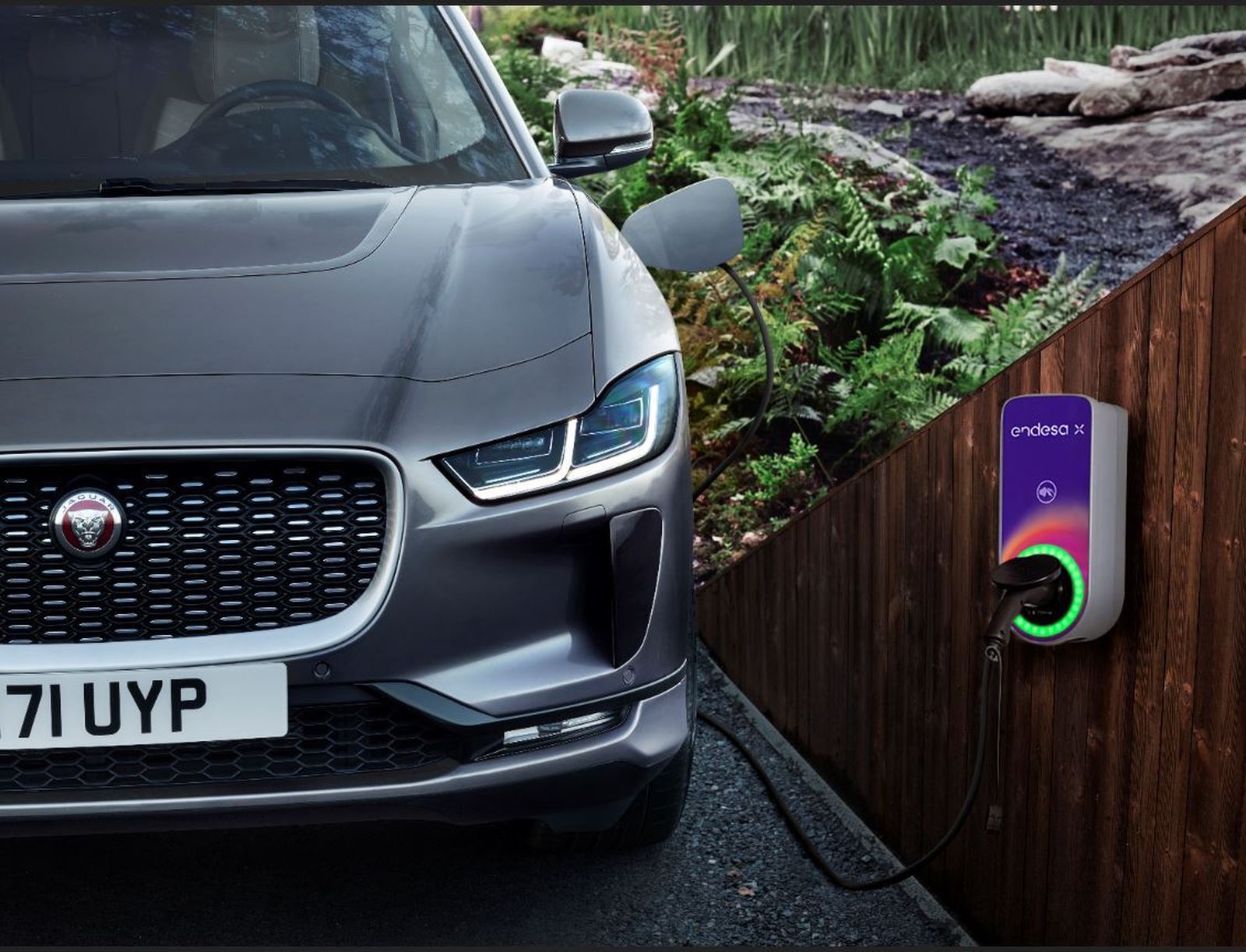 Los Jaguar y Land-Rover, de serie con cargador de Endesa X