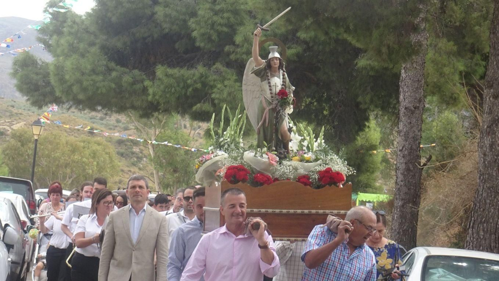 Procesión de San Miguel en Alfaix en años anteriores.