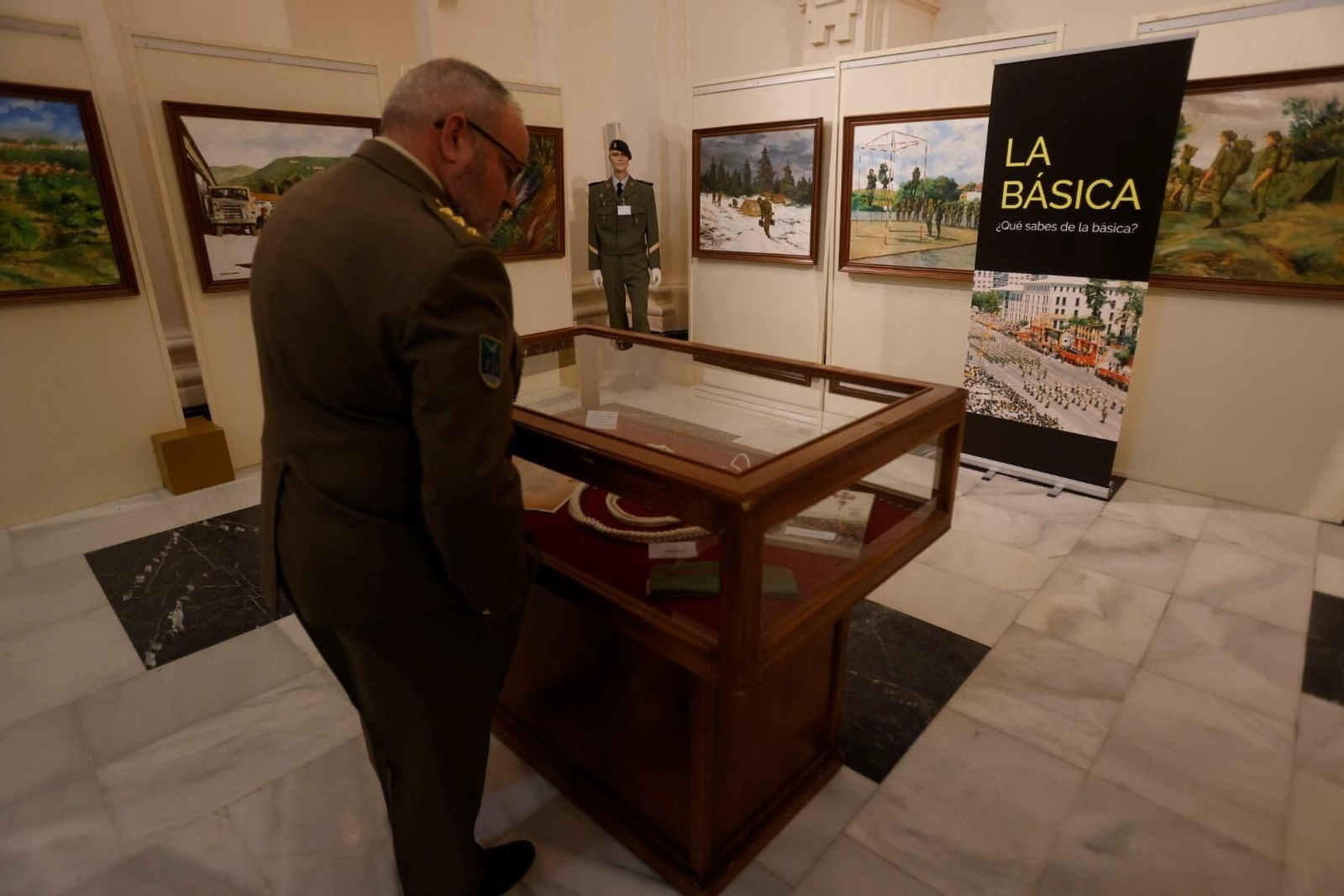 La exposición en Córdoba sobre los suboficiales en la historia militar de España, en imágenes