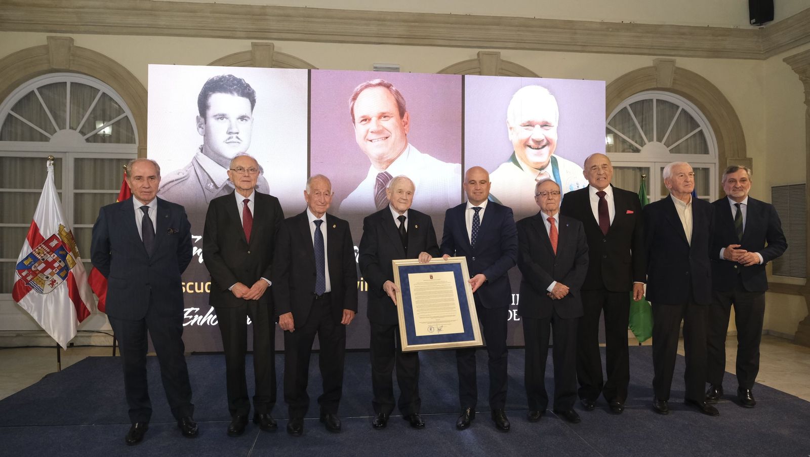 Las fotografías de la entrega del Escudo de Oro de la Provincia al Doctor Francisco Ortega Viñolo