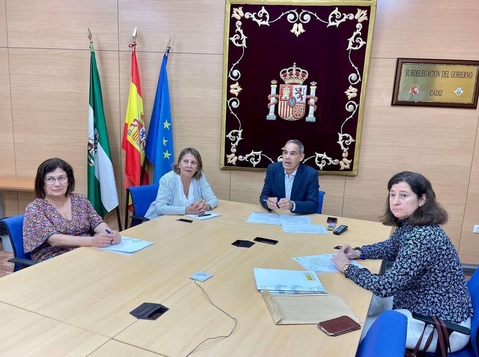 El subdelegado del Gobierno, José Pacheco, con representantes de los organismos implicados.