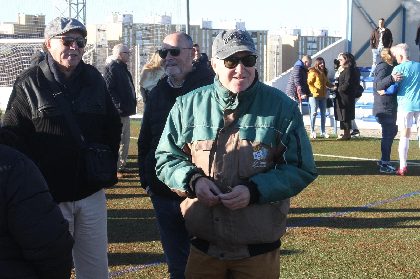 Imágenes del partido homenaje a los árbitros históricos de fútbol de Huelva