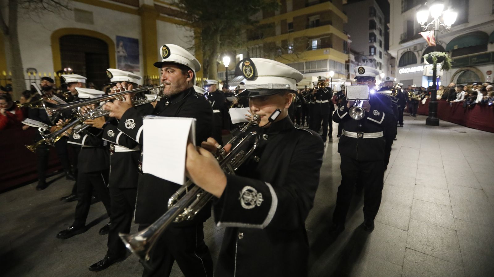 Fotos del Jueves Santo en La Línea: Perdón y la Salud, Gran Poder y Angustias