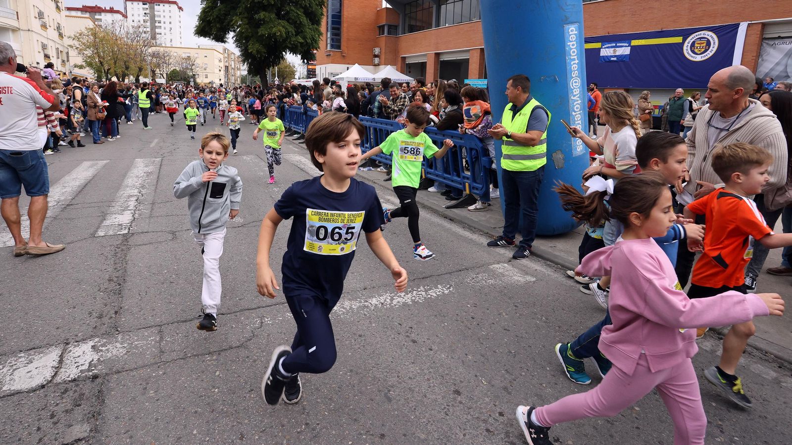 Búscate en la 4ª carrera infantil benéfica Bomberos de Jerez 2024