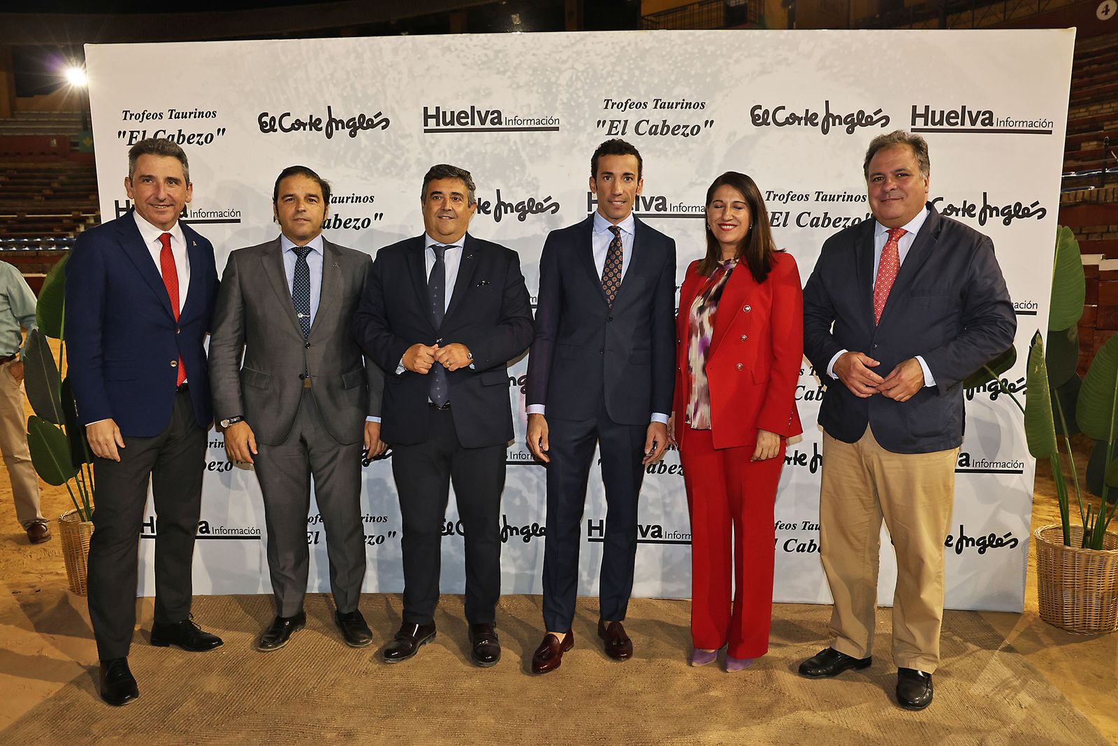 Imágenes del ambiente en la entrega de la XXXII edición de los premios taurinos "El Cabezo"