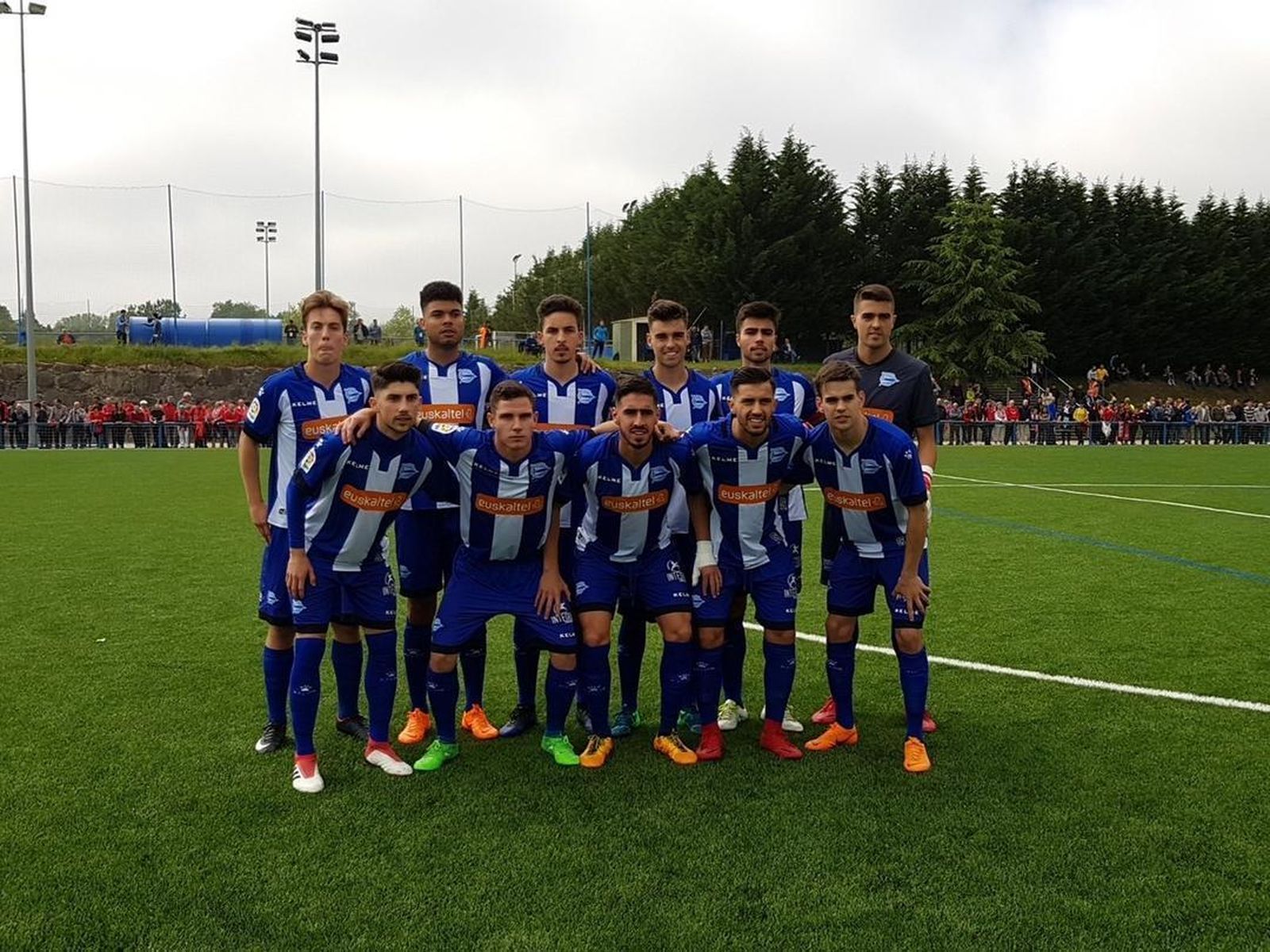 Formación del filial alavesista que el pasado domingo remontó la eliminatoria ante el conjunto cántabro del Laredo.