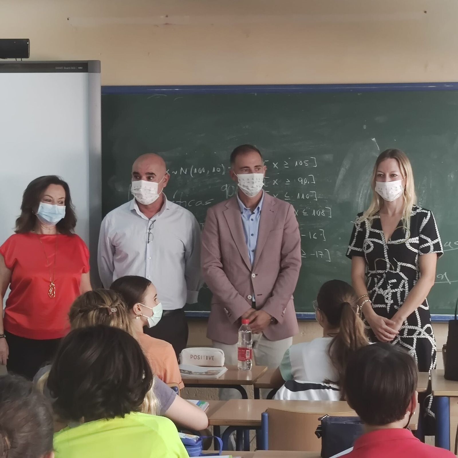 El delegado de Educación visita el IES Bahía de Almería y a los alumnos que cursan en la Unidad Integrada Música-Danza y ESO