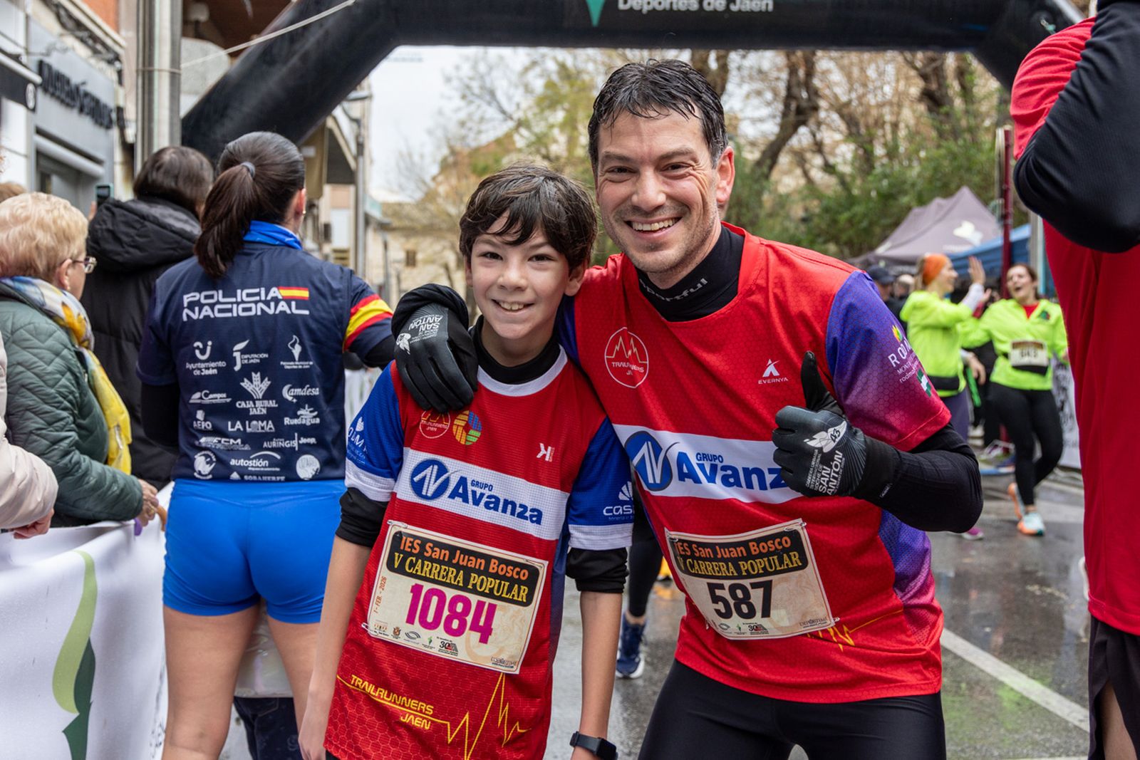 En imágenes: la lluvia no frena a más de un millar de corredores en la V Carrera Popular del IES San Juan Bosco (2)