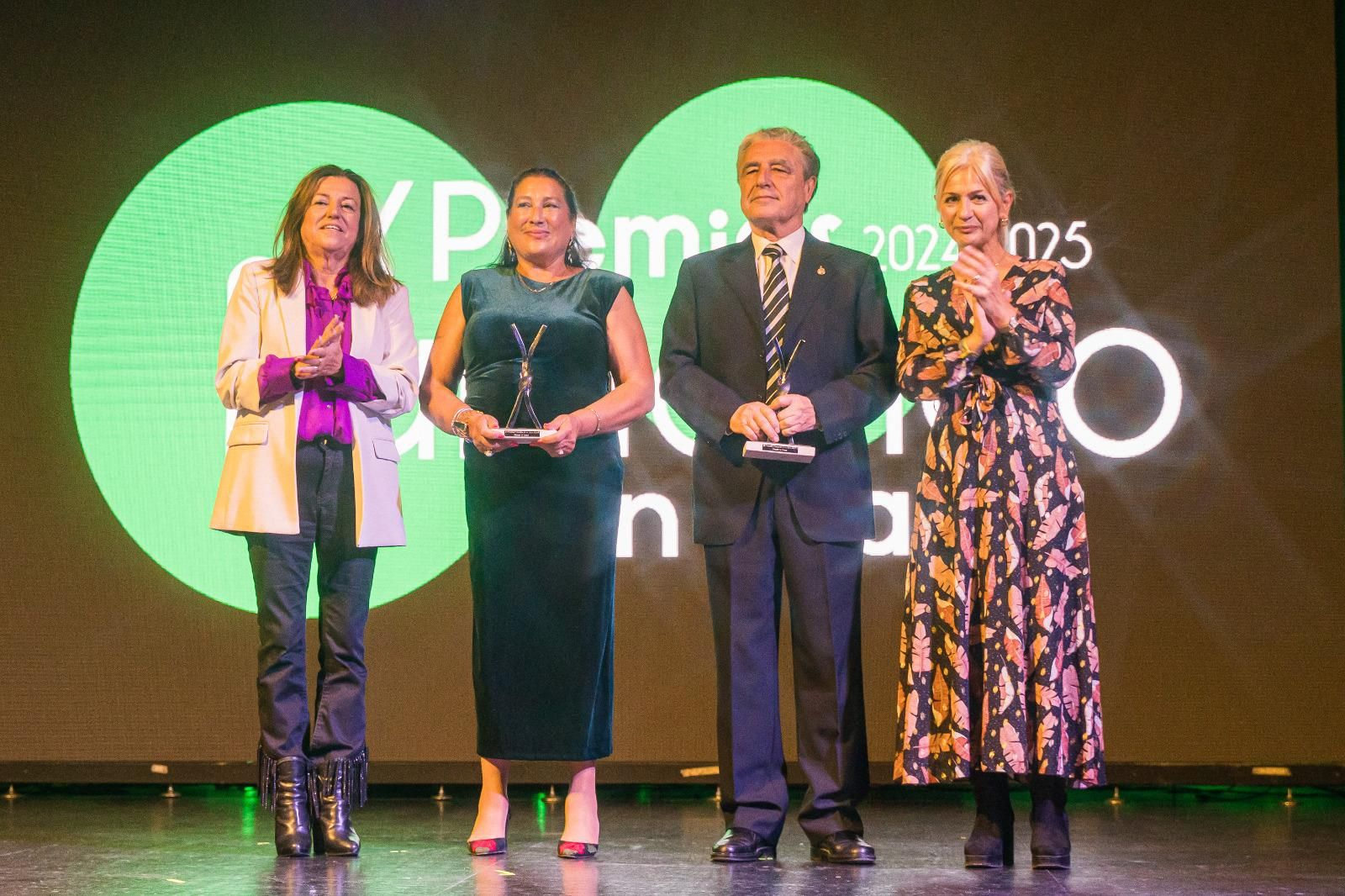 María del Carmen Castillo, Mari Ángeles Torres, esposa de Tomatito,  Rafael Morales de El Taranto y Patricia del Pozo.