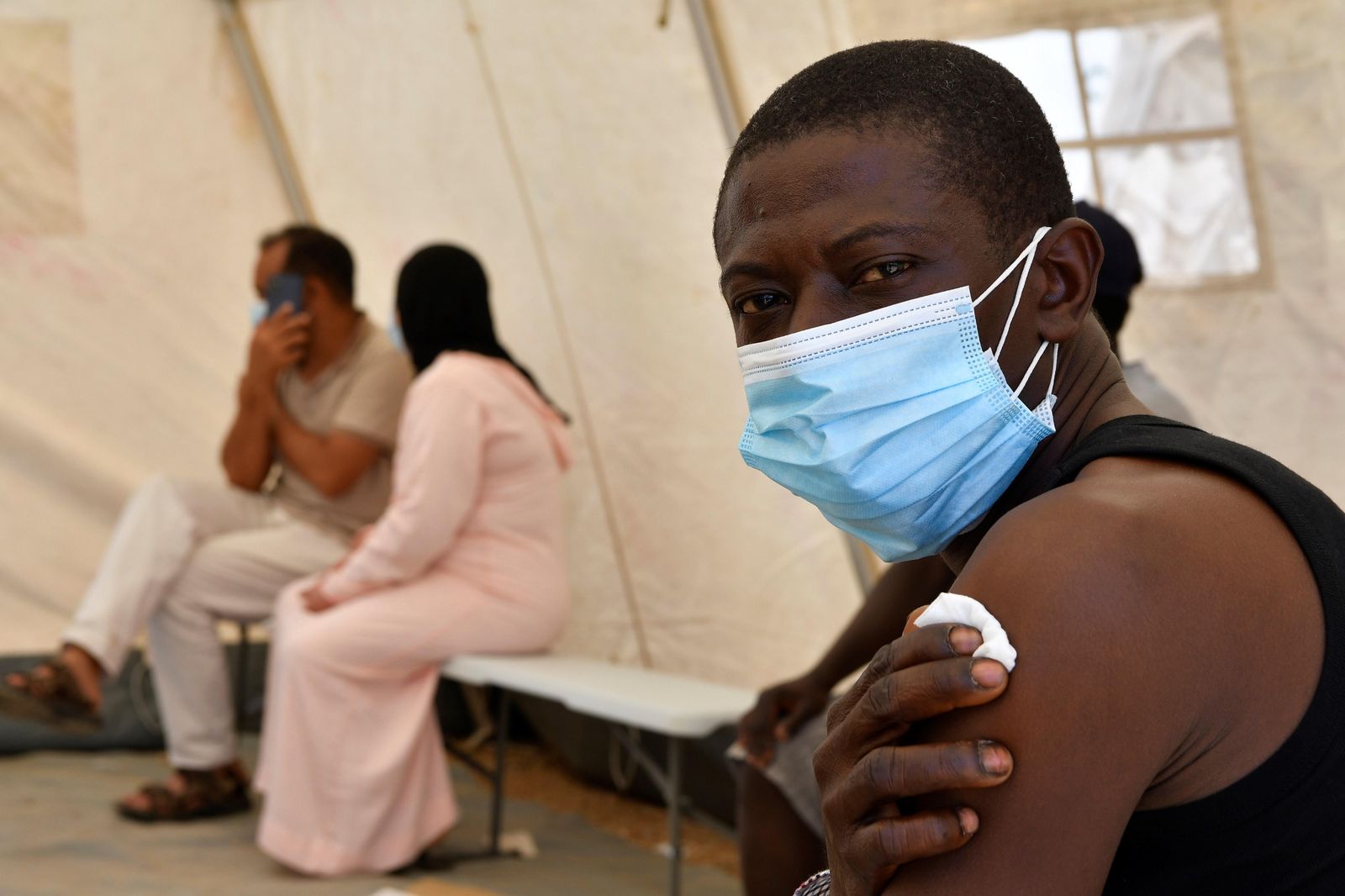 Hamid es uno de los migrantes del asentamiento nijareño que ha recibido hoy la vacuna.