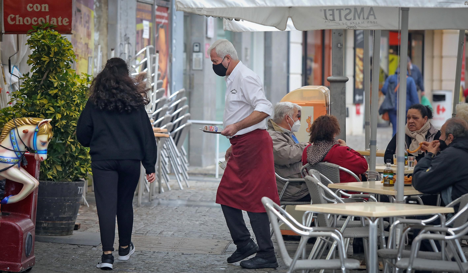 Vuelve la actividad en los  bares de Jerez