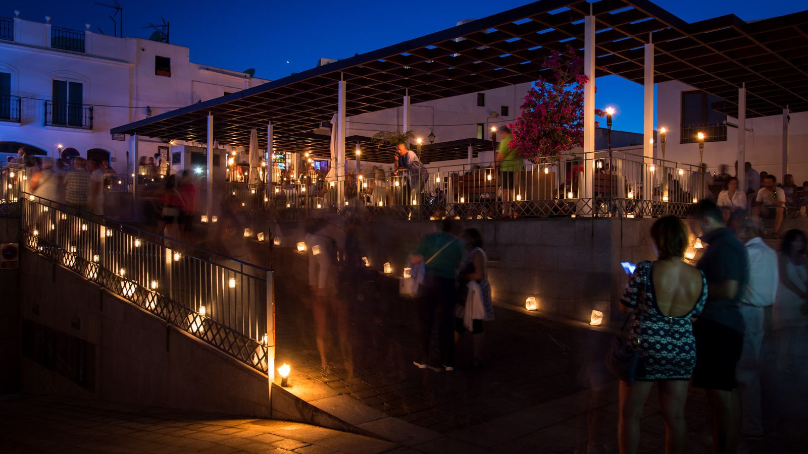 Miles de velas guiarán a los visitantes este sábado.