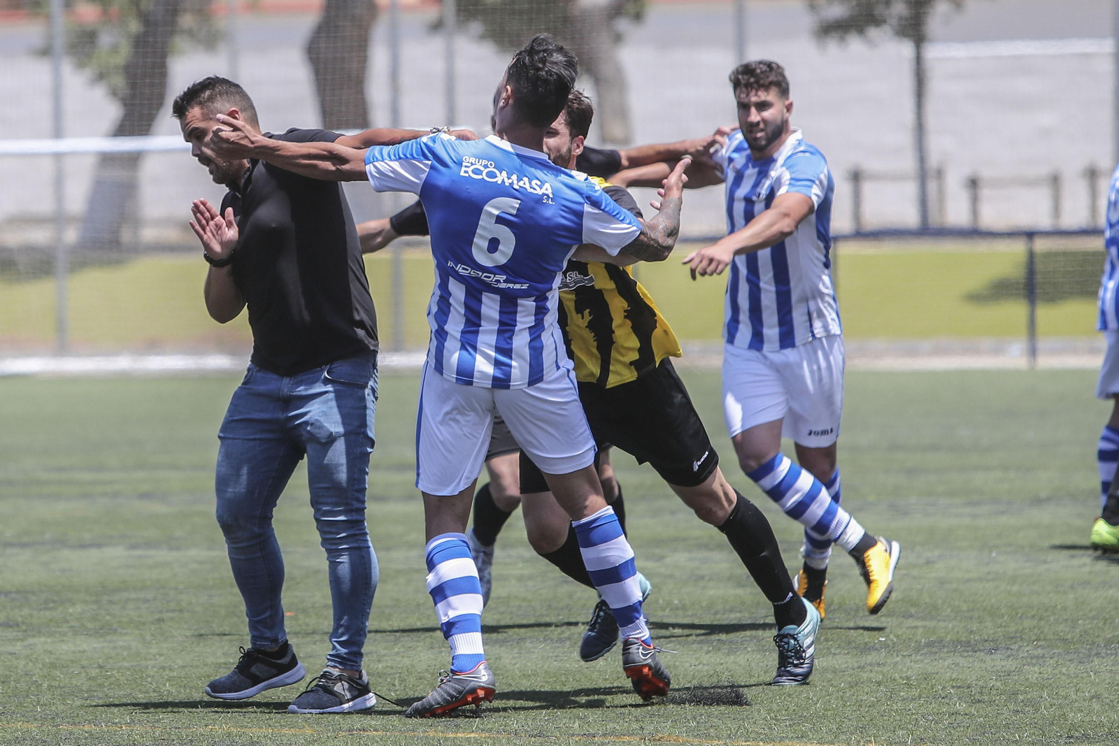 Imágenes de la trifulca entre jugadores del Bazán y el Jerez Industrial