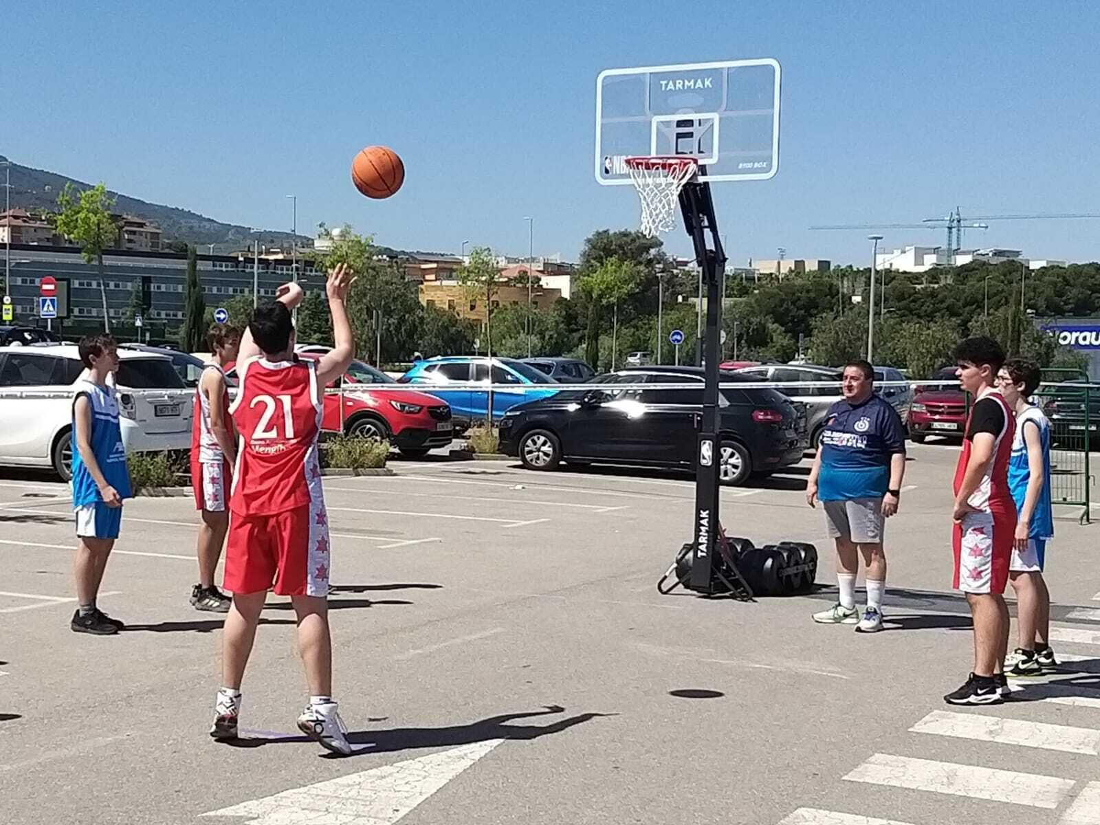 En imágenes: basket solidario de la mano del CD Bulevar en favor de ALES