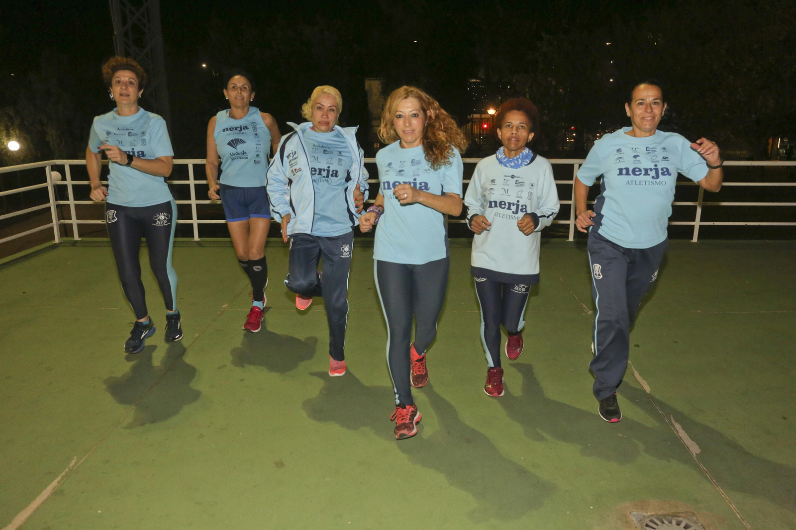 Mujeres del Club Nerja Atletismo, durante uno de sus entrenamientos en Málaga.