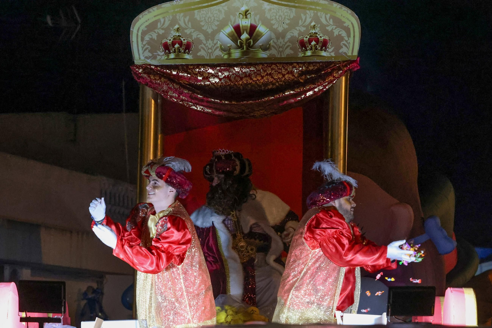 Fotos de la cabalgata de los Reyes Magos en Los Barrios