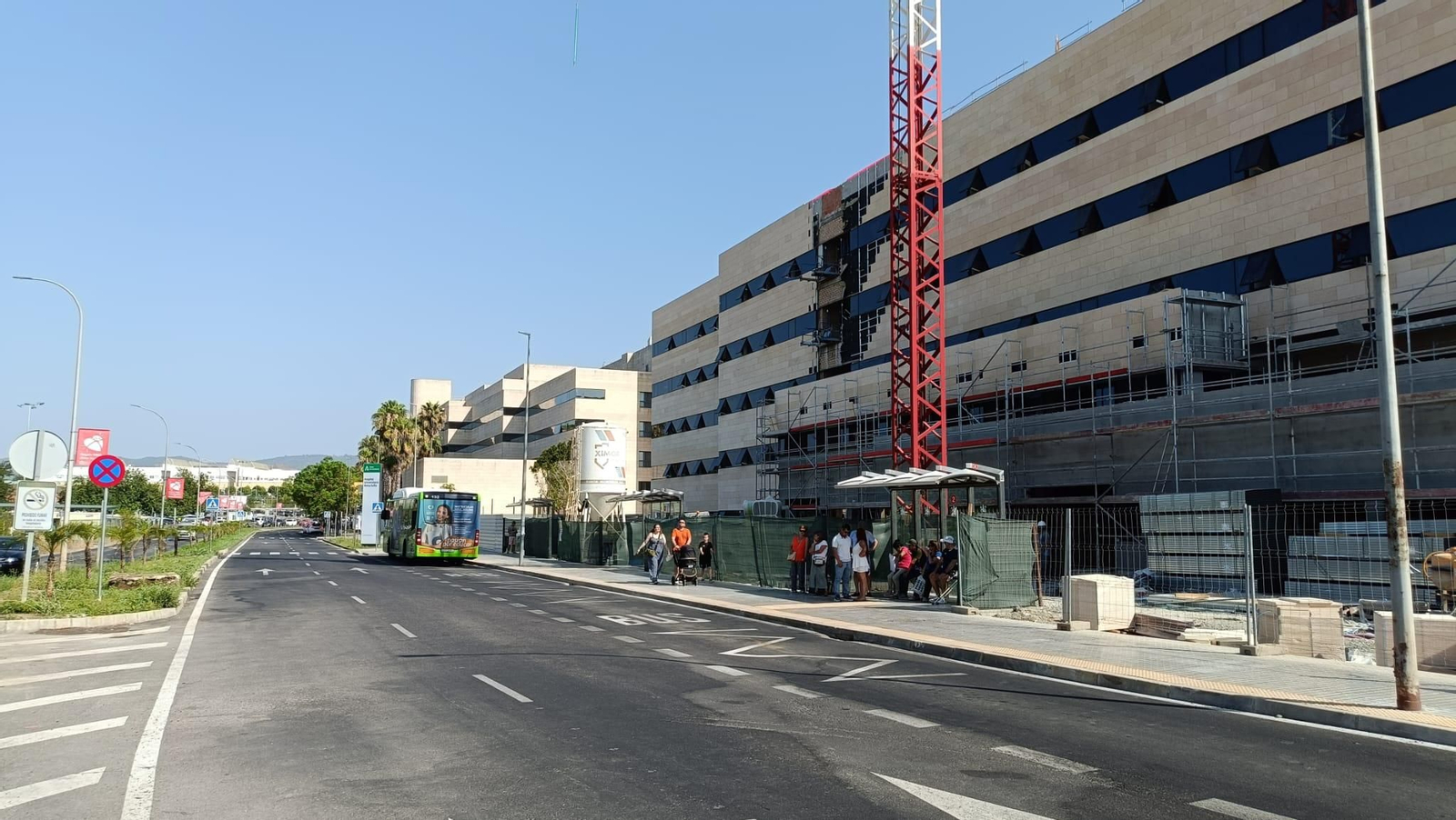 Las paradas de autobús en el Hospital Reina Sofía de Córdoba