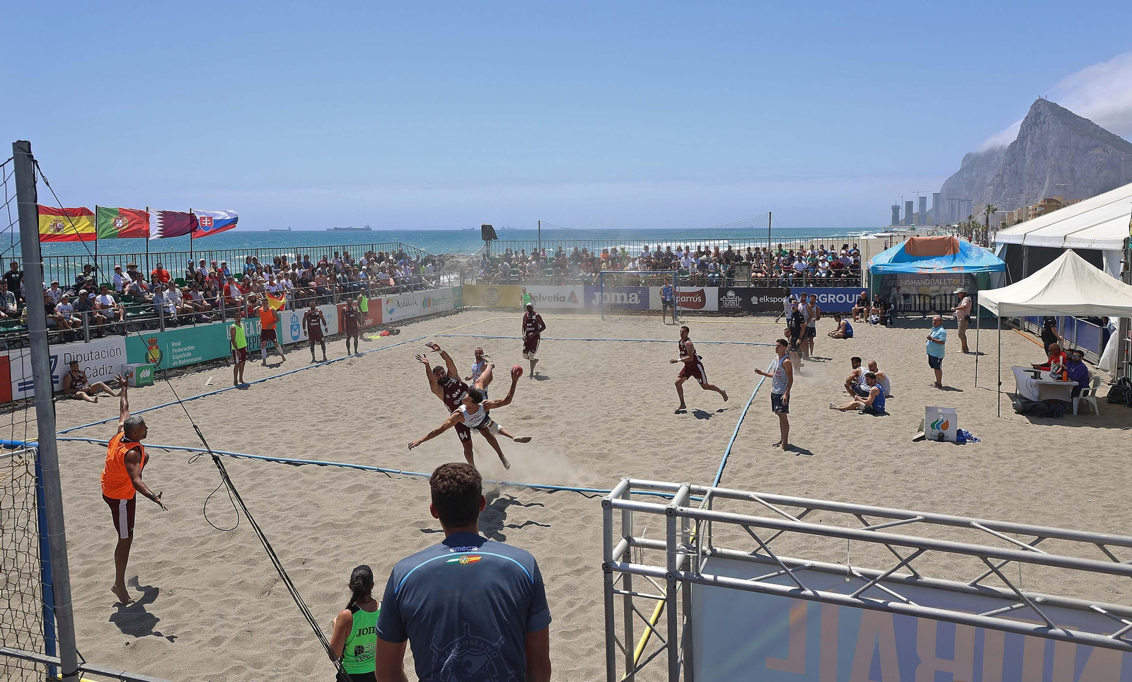 Fotos del domingo en el Internacional de España de balonmano playa de La Línea