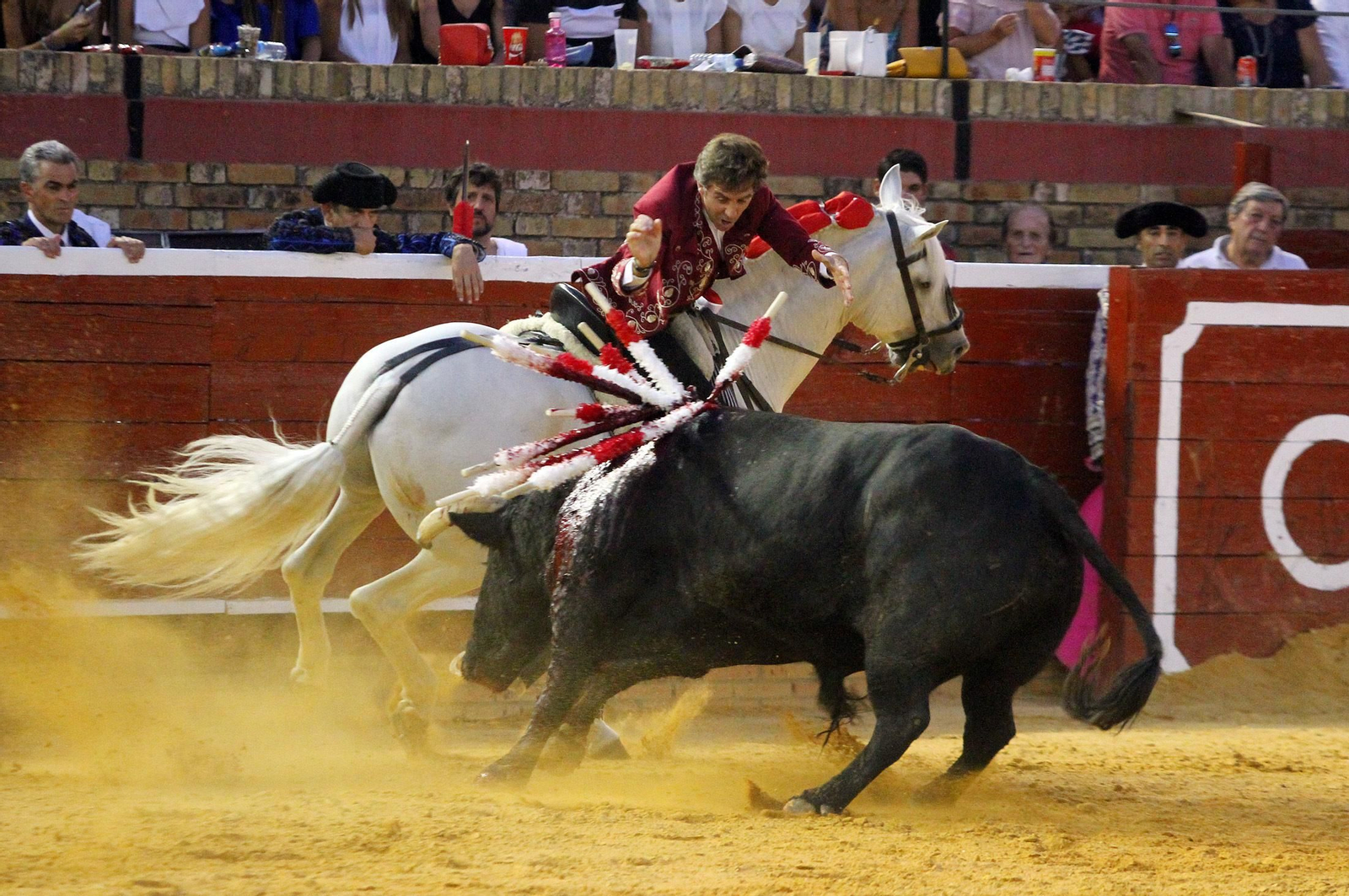 Imágenes de la corrida de rejones de Pablo Hermoso de Mendoza, Andrés Romero y Lea Vicens.