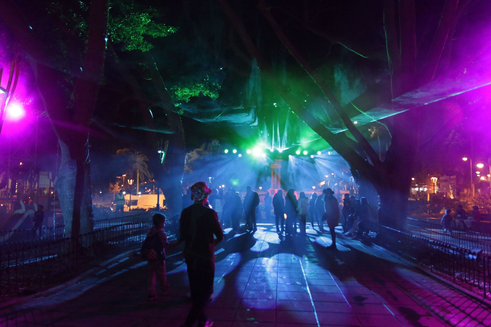 Así brilla el parque Nicolás Salmerón con el espectáculo 'Posidonia'