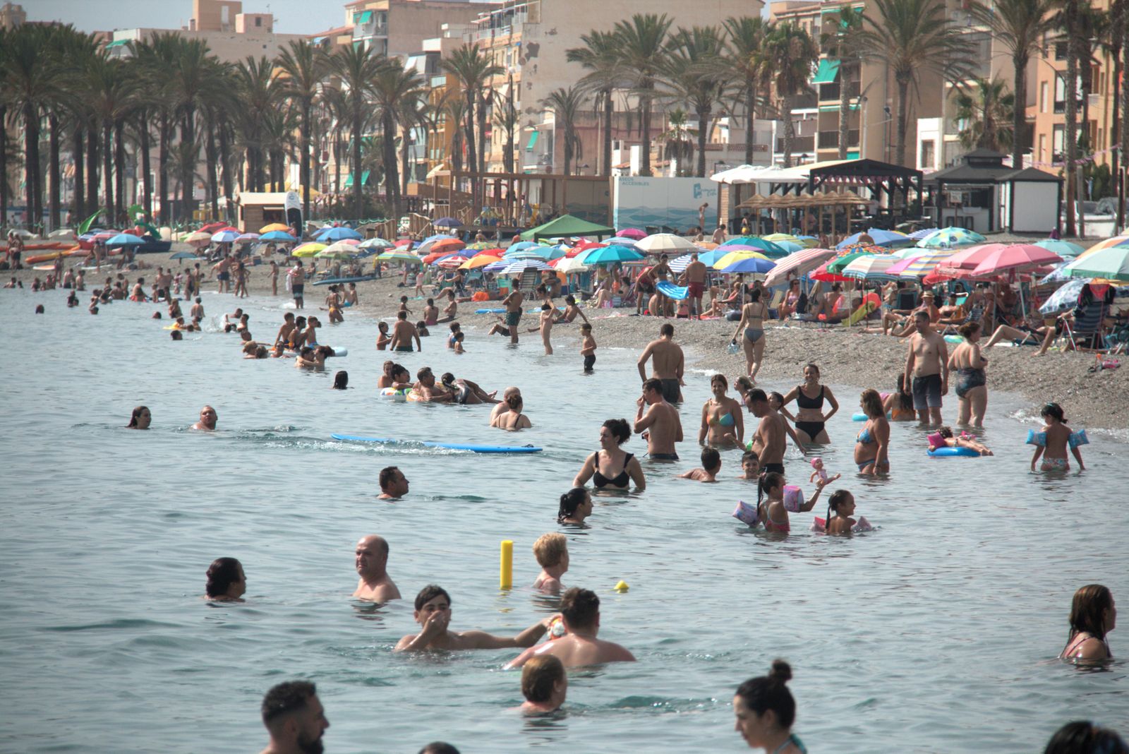 Lleno en la Costa pese a la jornada electoral