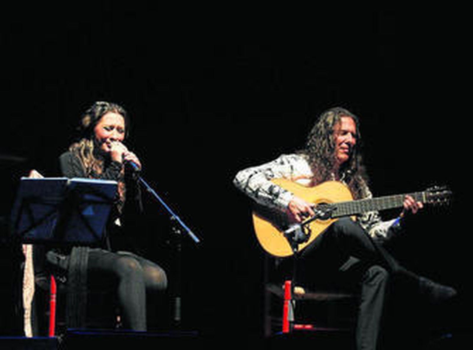 Tomatito a la guitarra acompañando a su hija en el Teatro Apolo en una noche memorable.