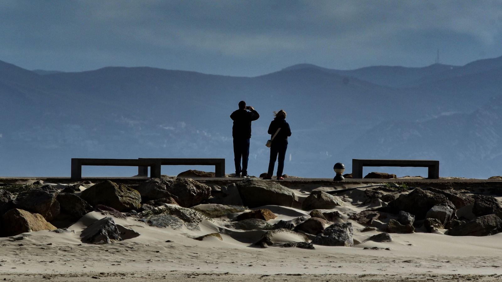 Ambiente en el puente de la Inmaculada en Tarifa, en imágenes