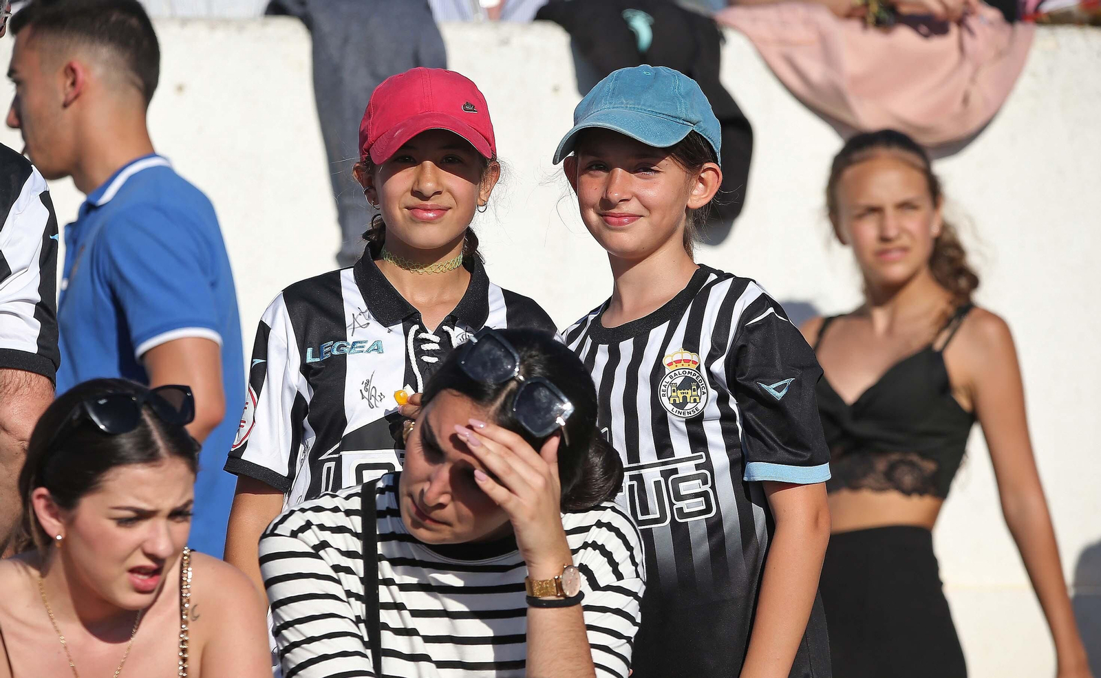 Fotos de la afición durante el Balona - Algeciras en el estadio municipal de La Línea