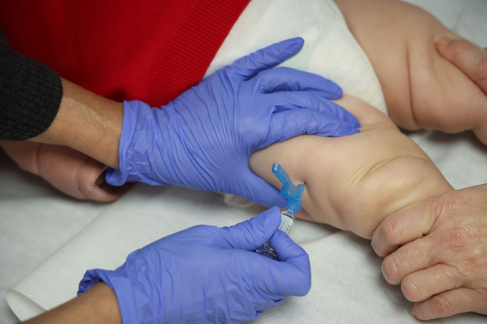 La sanidad vasca ha administrado vacunas caducadas a 253 personas, la mayoría bebés, "sin efectos adversos".