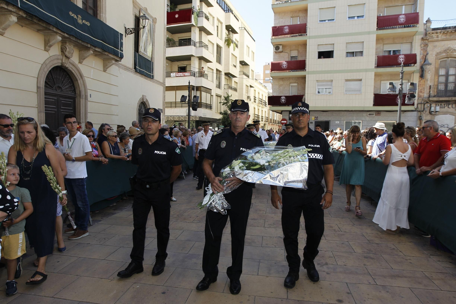 Fotogalería ofrenda floral a la Virgen del Mar. Feria de Almería 2019