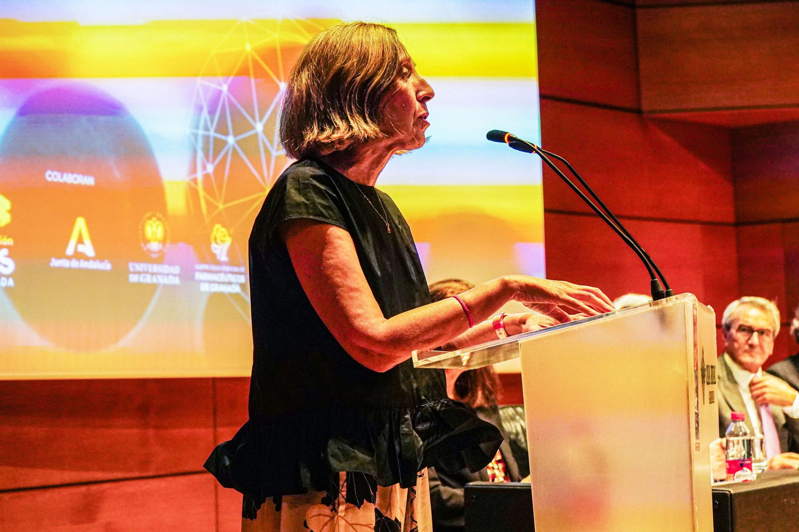 Galería | Así ha sido galardonada Mercedes Ricote con el premio Ciencias de la Salud Fundación Caja Rural Granada