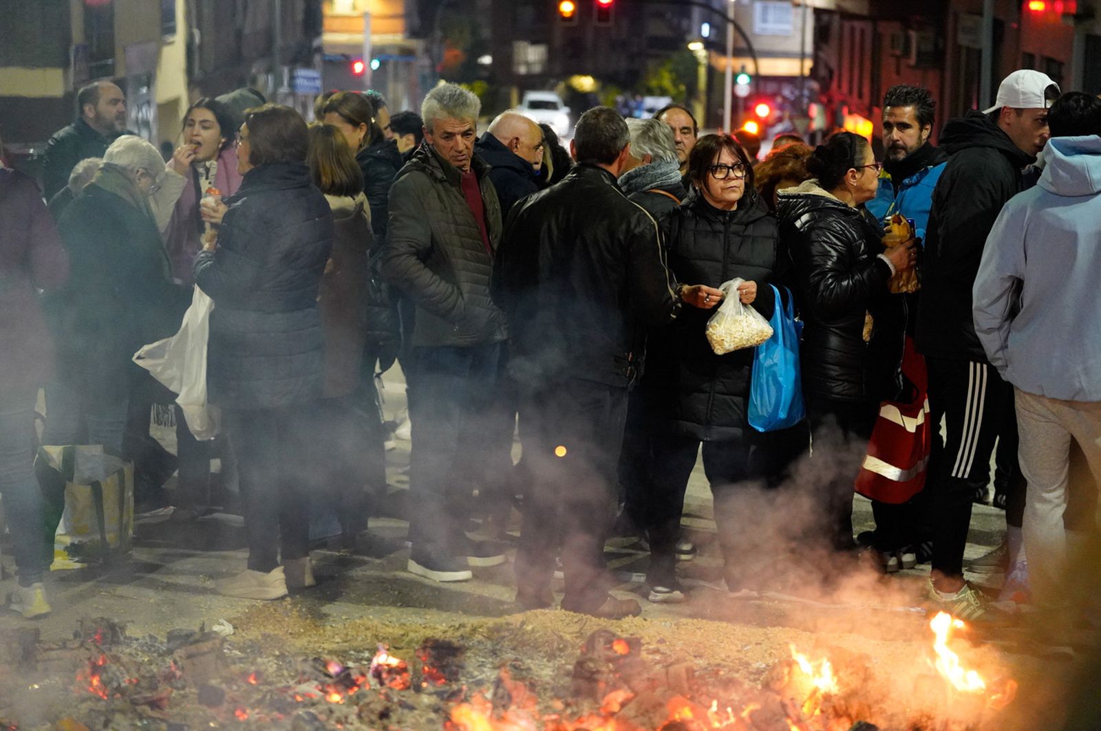 Jaén brilla y disfruta al fuego de las lumbres de San Antón
