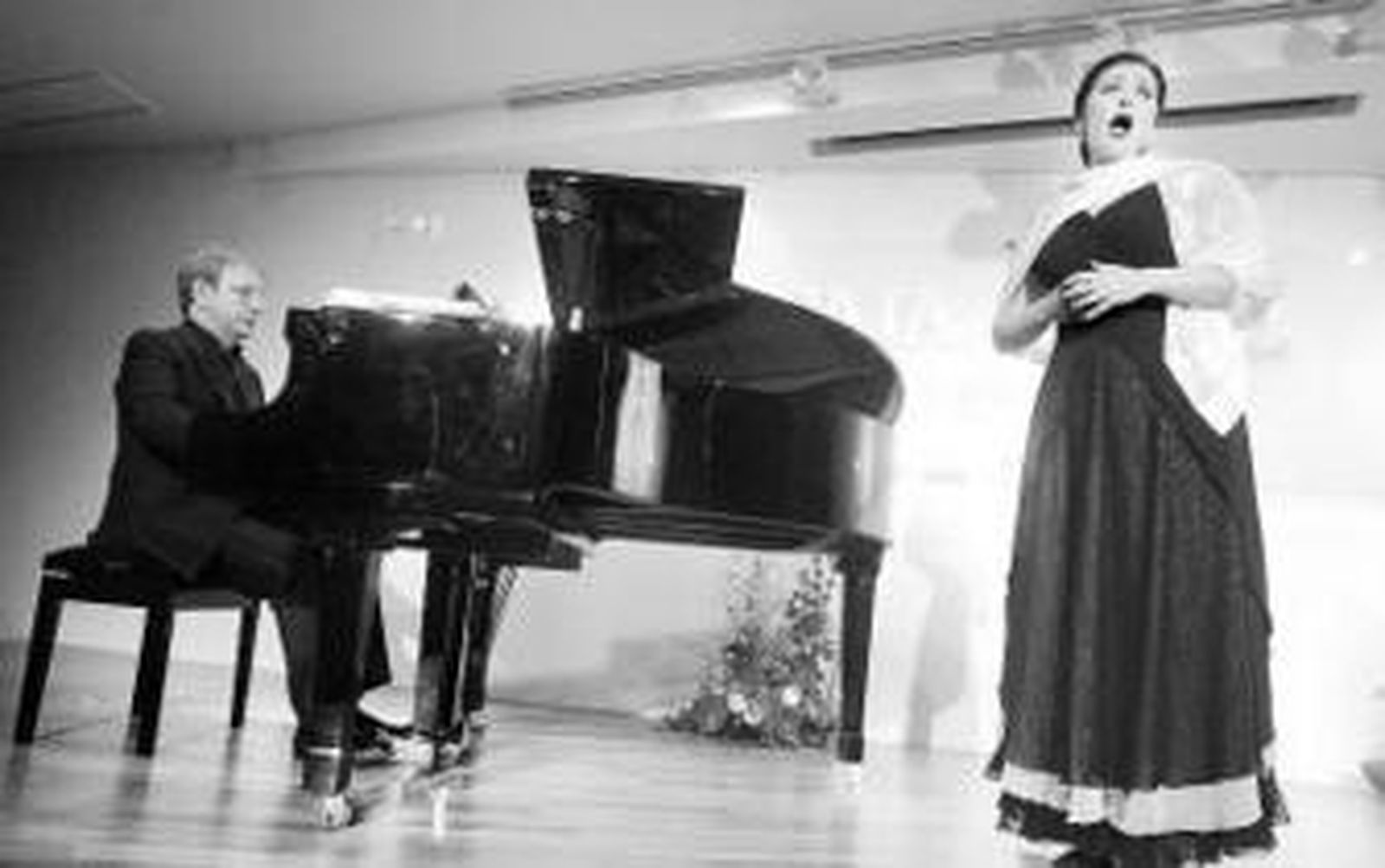 La soprano Carmen Serrano y el pianista Antonio López.