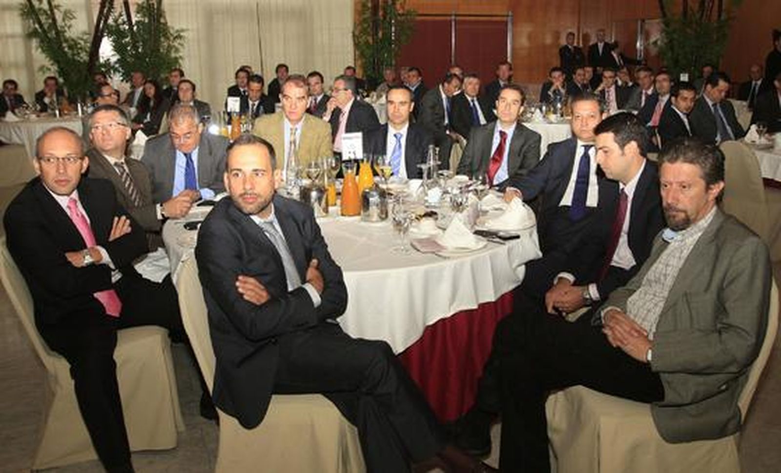 José Luis Padilla, Leopoldo Maestu, de Alstom; Avelino Castro, director de Fabricación de Renfe; Jesús Parralejo, director de Comunicación de Renfe; José Luis García; Germán Ruiz, director de Comunicación de Alstom; Lucas Calzado, director de Viajeros de Renfe; Enrique Benítez, delegado de Obras Públicas; Javier Gómez y Enrique Salvo, director de Metro Málaga.

Foto: Sergio Camacho