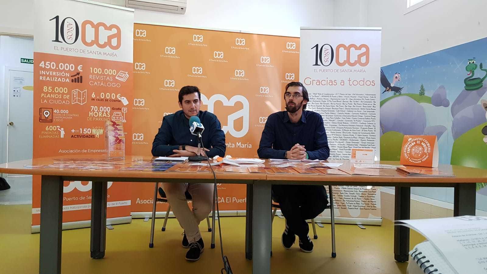 A la izquierda Miguel Ángel Moreno, presidente del CCA, junto al concejal de Comercio, José Luis Bueno, esta mañana durante la presentación de la campaña.