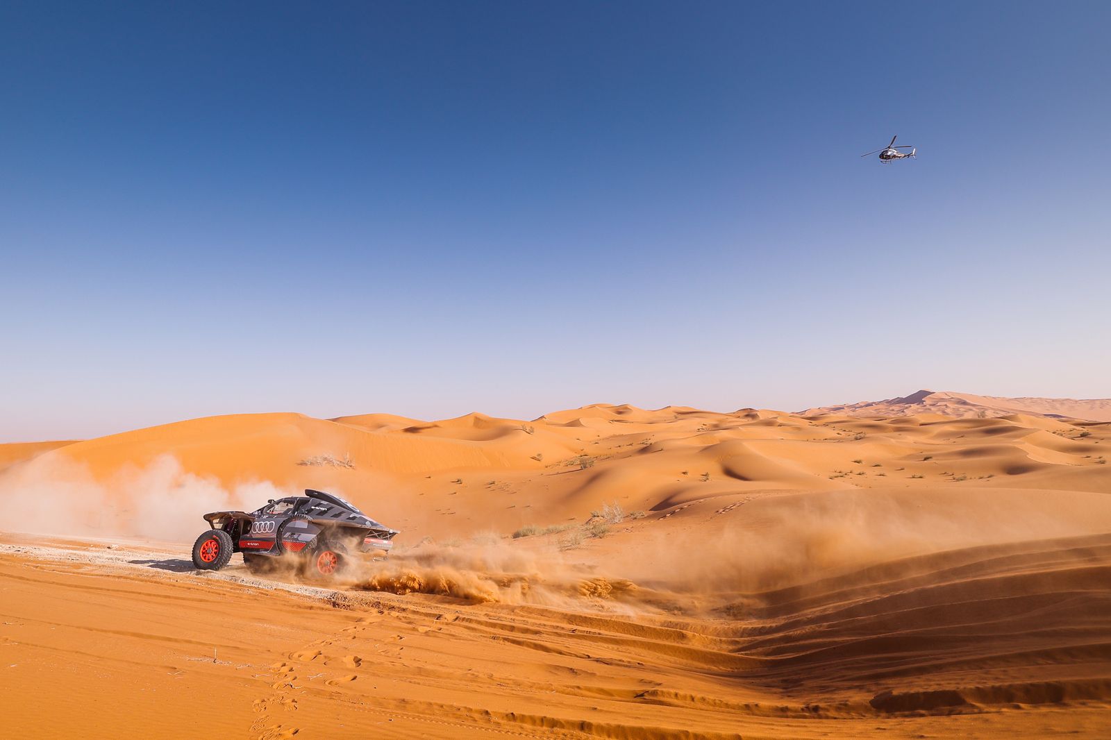 Las espectaculares imágenes del Dakar por las dunas