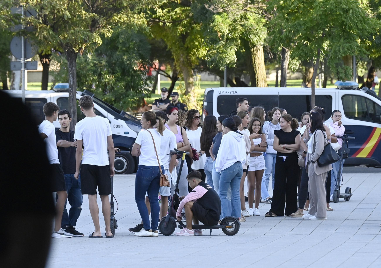 La concentración en apoyo a la familia de Alex en la Ciudad de la Justicia, en imágenes