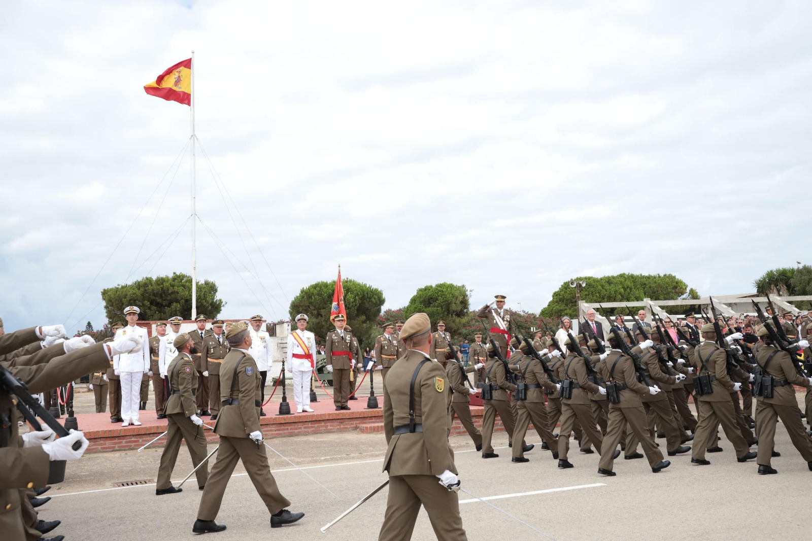 Imágenes de la jura de bandera del primer ciclo de 2025 en el Centro de Formación de Tropa 2 de San Fernando