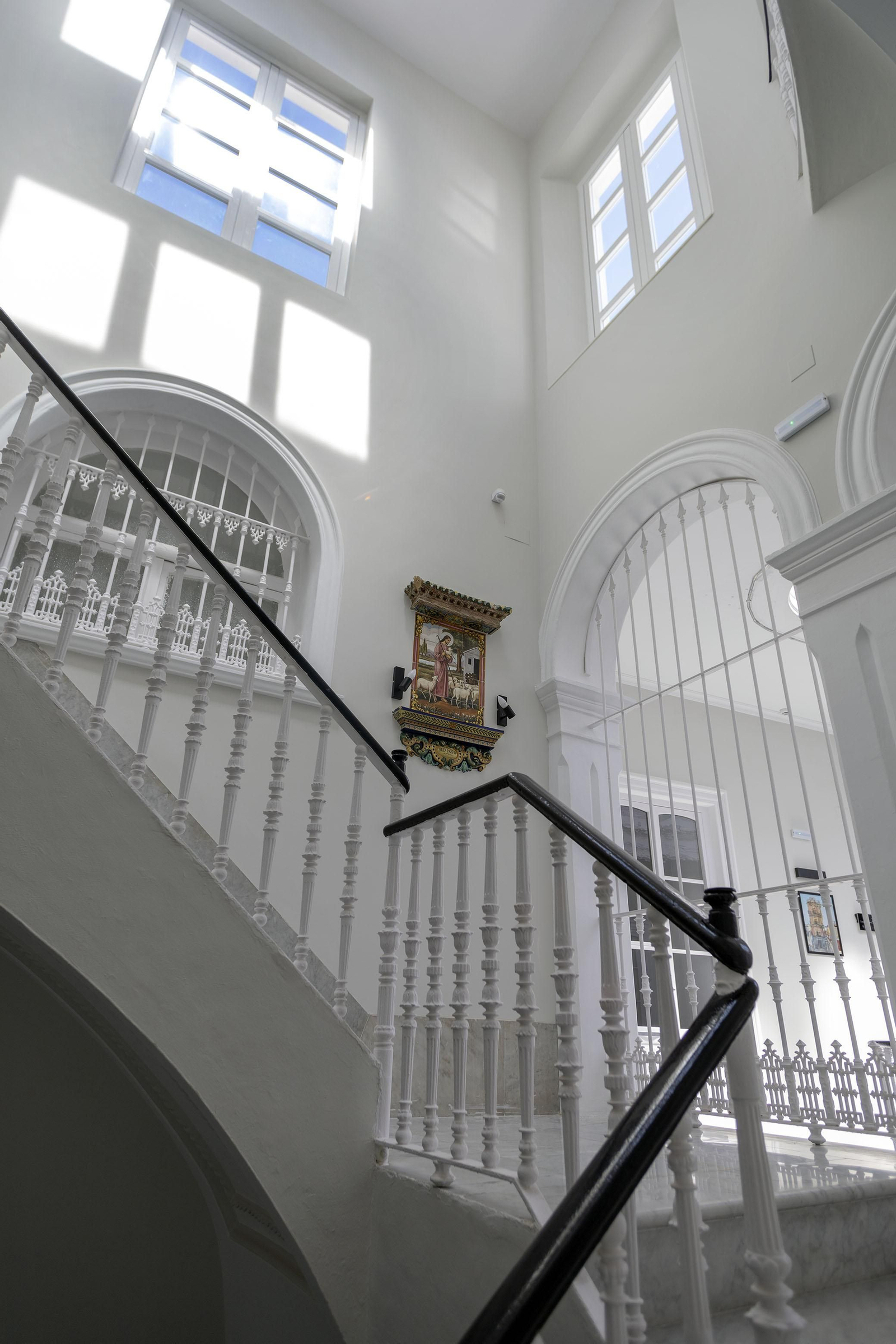 La escalera conserva sus elementos originales.