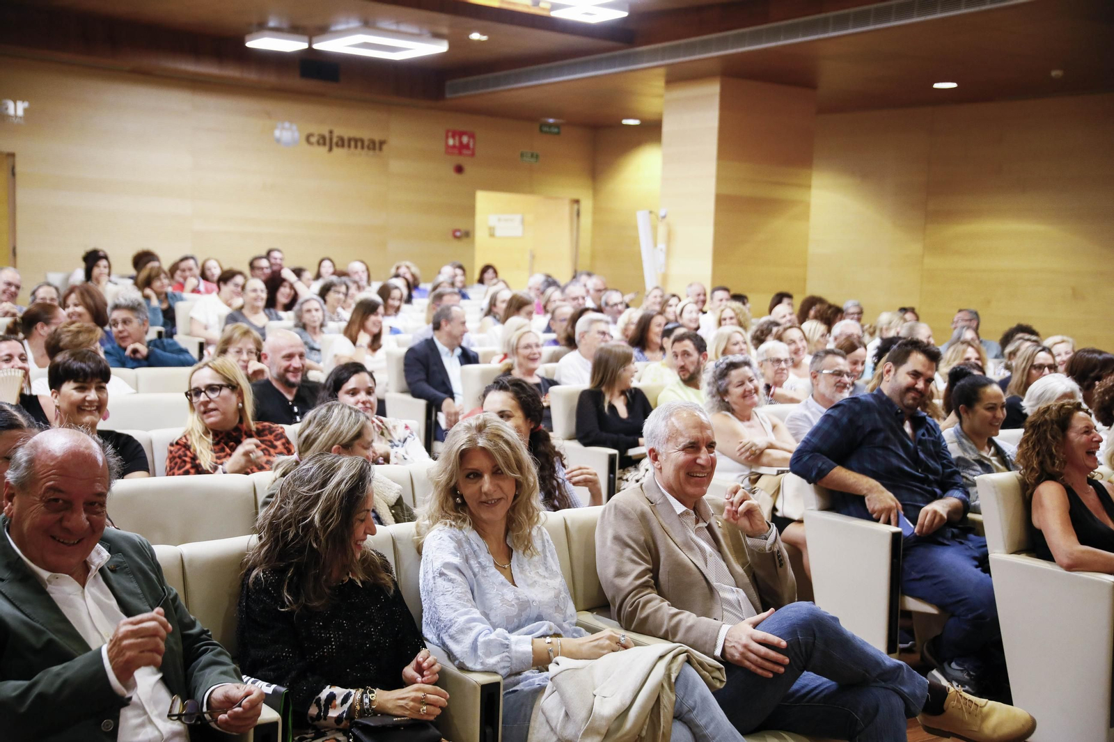 Carmen Mola presenta su libro "El clan" en la Casa de las mariposas de Almería, en imágenes